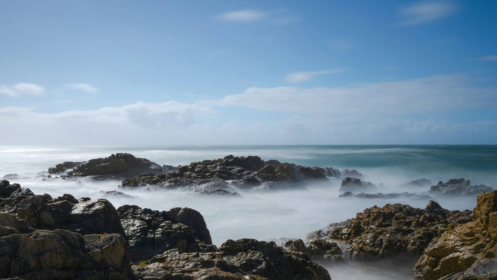 Rocky coastline in Portugal representing calm reflection and personal growth in Michael Hertle’s coaching practice